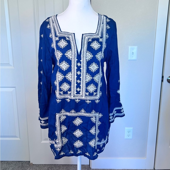 Lucky Brand Tops - Lucky Brand Embroidered Blue White Tunic Top Sz Medium